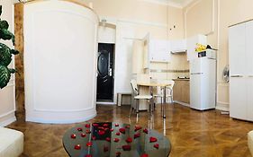Apartment In The City Center
