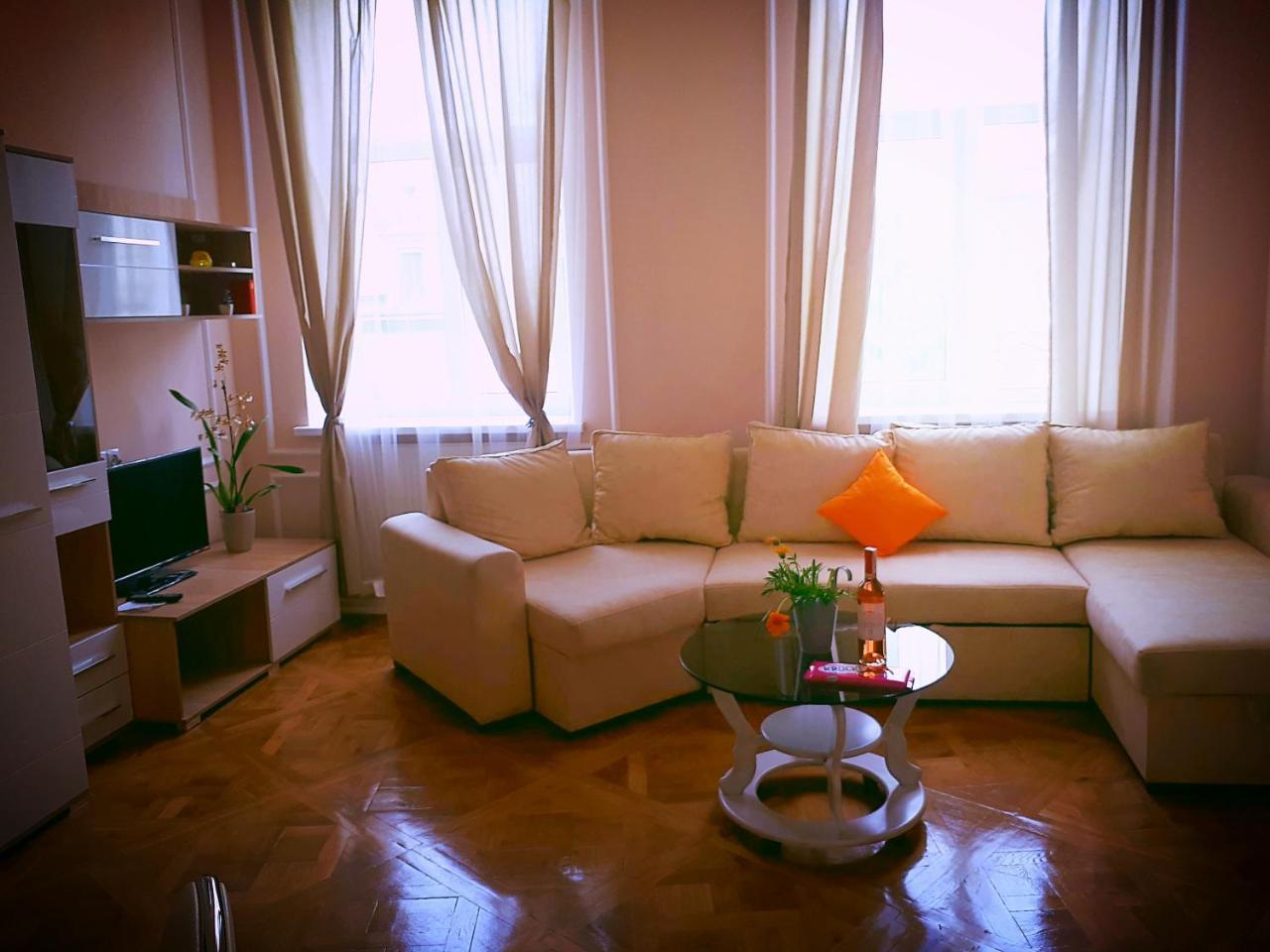 Apartment In The City Center Івано-Франківськ Екстер'єр фото